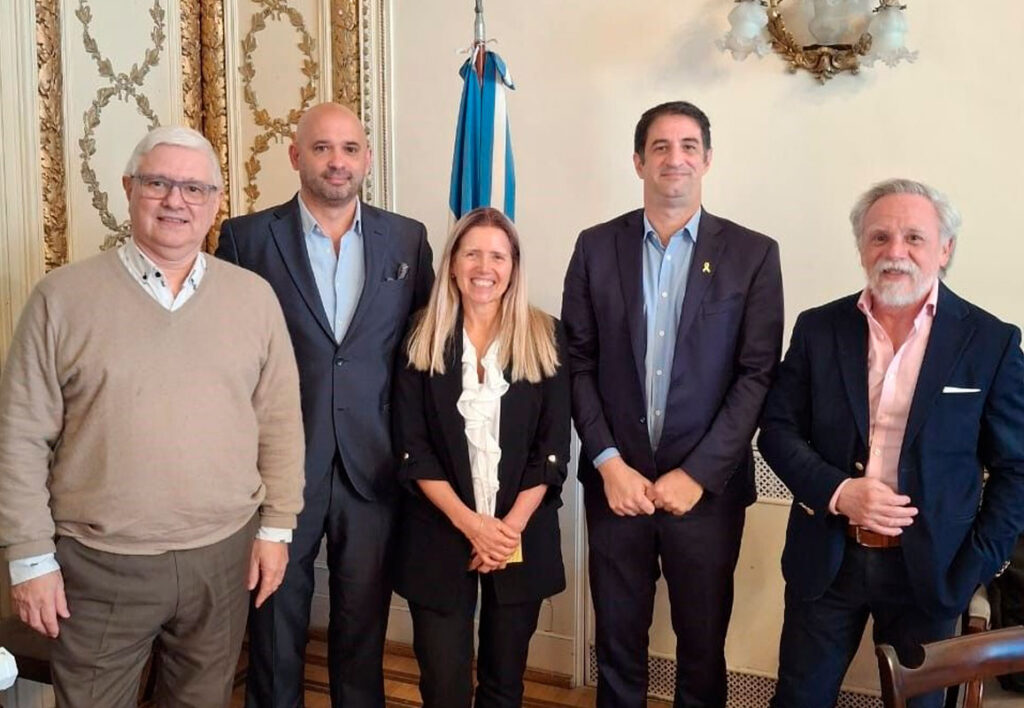 Representates de la Facultad de Ingenieria y CAPIPE