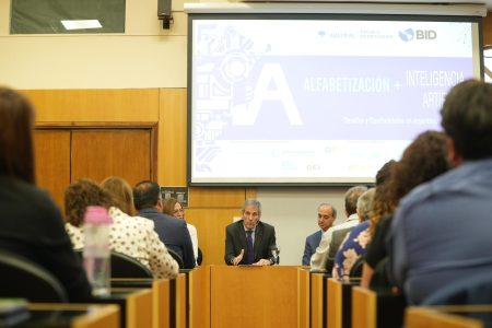 IA_Alfabetizacion_Escuela_Educacion IA y Alfabetización en Argentina: Reflexiones y Desafíos desde la Jornada organizada por la Universidad Austral y el BID